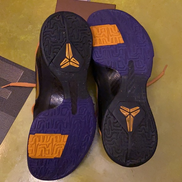 ❤️ RARE Nike Zoom Kobe V 5 Lakers ❤️ NO BOX gently worn a few times main image 8